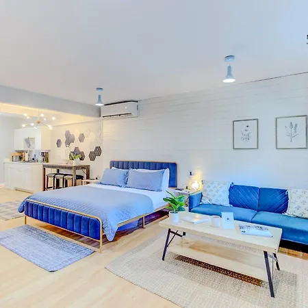 Ferienwohnung The Moose #8 - Modern Luxe Loft With King Bed & Free Parking & Wifi